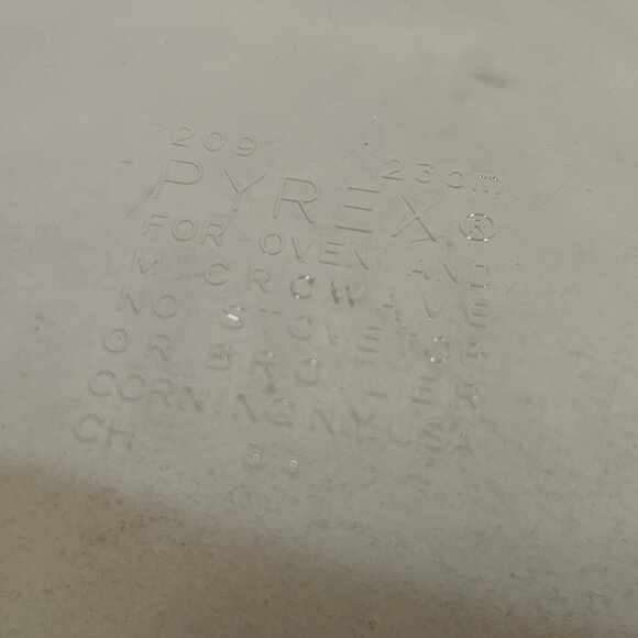 VINTAGE PYREX #209 AMBER GLASS DEEP DISH PIE PLATE BAKING PAN SMOOTH EDGE 9" USA - Picture 5 of 6